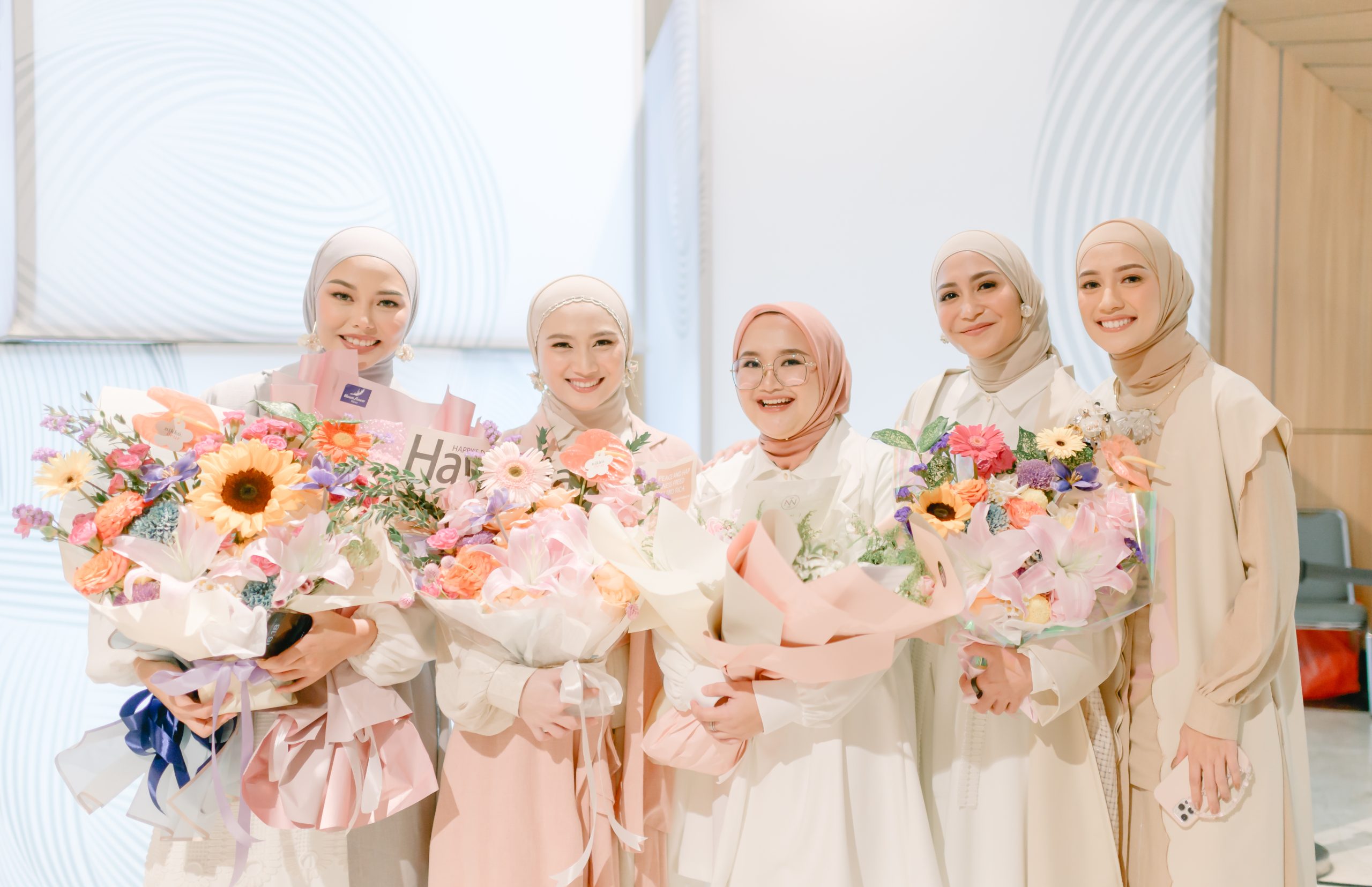 Jakarta Fashion Week 2025 Lozyhijab Membawa Semangat 'Avenue of Escape